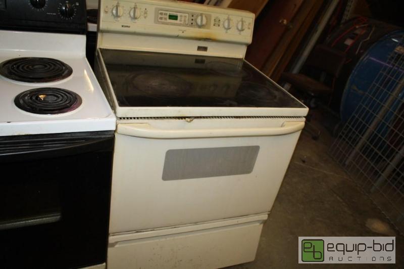 lot 011 image: Kenmore Stove...