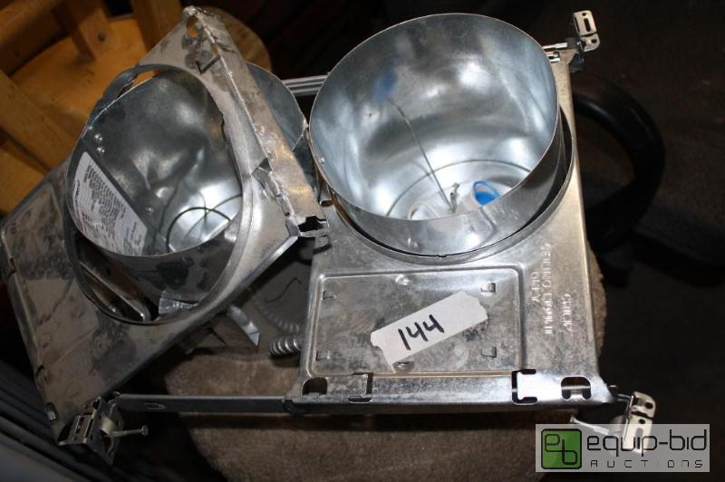 lot 144 image: Lot of 2 cam lights...