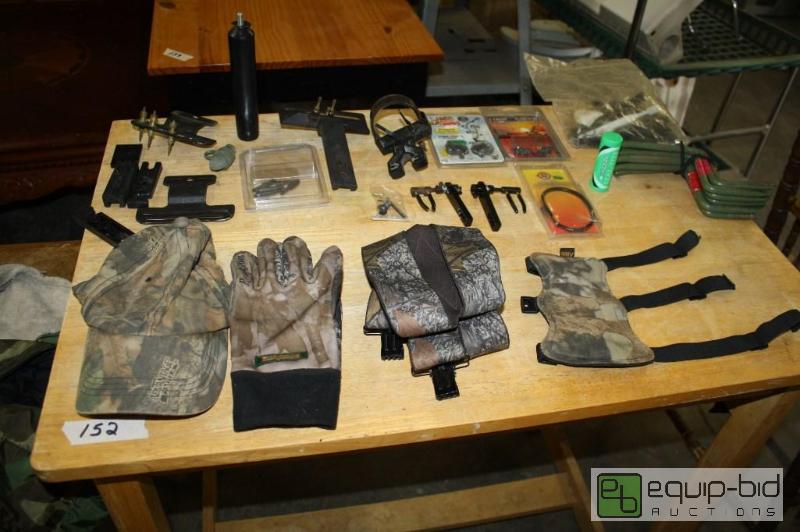 lot 167 image: Bag of Bow hunting Misc....