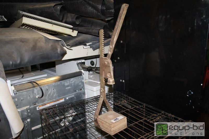 lot 185 image: Vintage Bottle Cap Press...