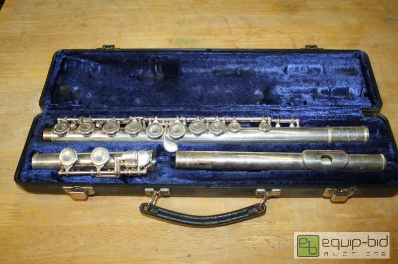 lot 189 image: Bundy II Flute...