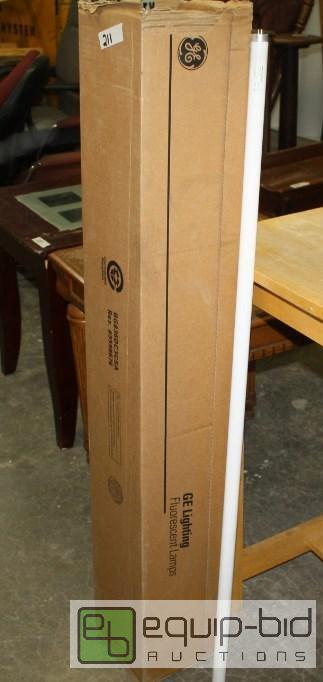 lot 211 image: Box of 46 Sylvania Octron XP 32W 4100K F032...