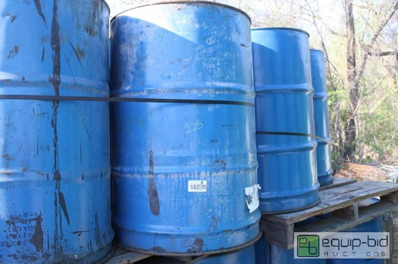 lot 225 image: 55 Gallon Metal Drum with Lid (Great for a bu...