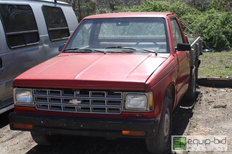 lot 99 image: 1996 Chevy S10 76k Miles 4 cylinder Driver do...