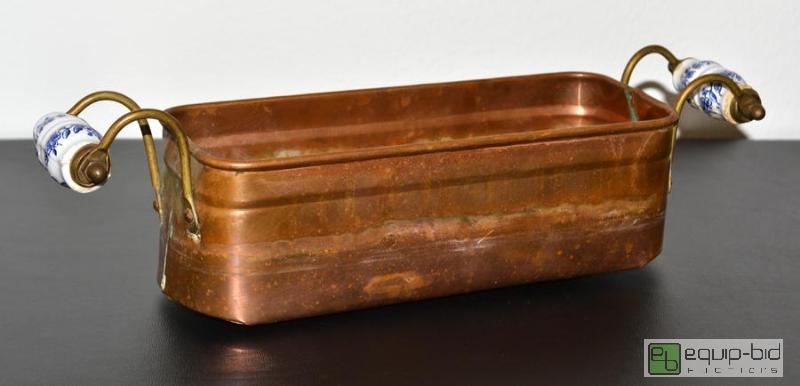 lot 5006 image: Antique Copper Planter  This small, antique c...