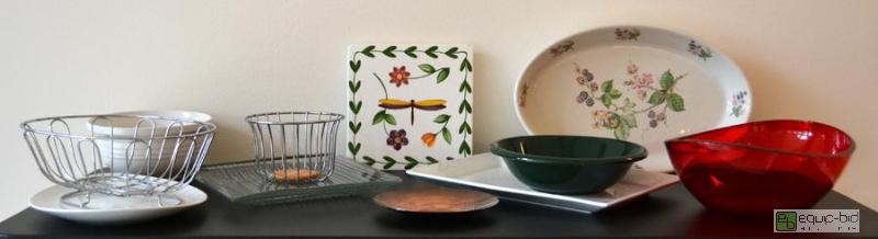 lot 5036 image: Serving Pieces  3 ceramic platters 1 glass pl...