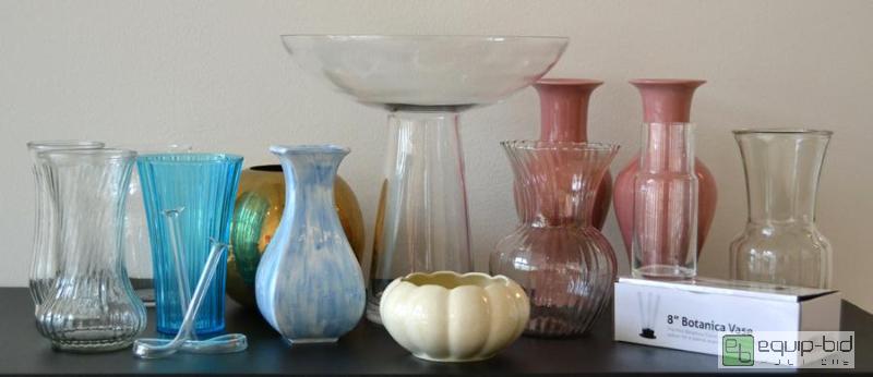 lot 5045 image: 15 Vases - tallest vase measures 13.5&quot t...