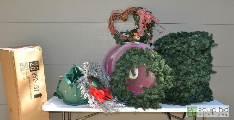 lot 5058 image: HUGE Christmas Lot  1 - 7.5 Pre-lit Wesley ...