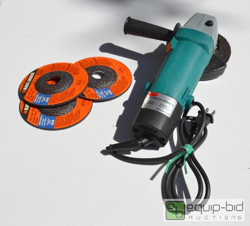 lot 5062 image: 4.5&quot Angle Grinder with 3 grinder disks...