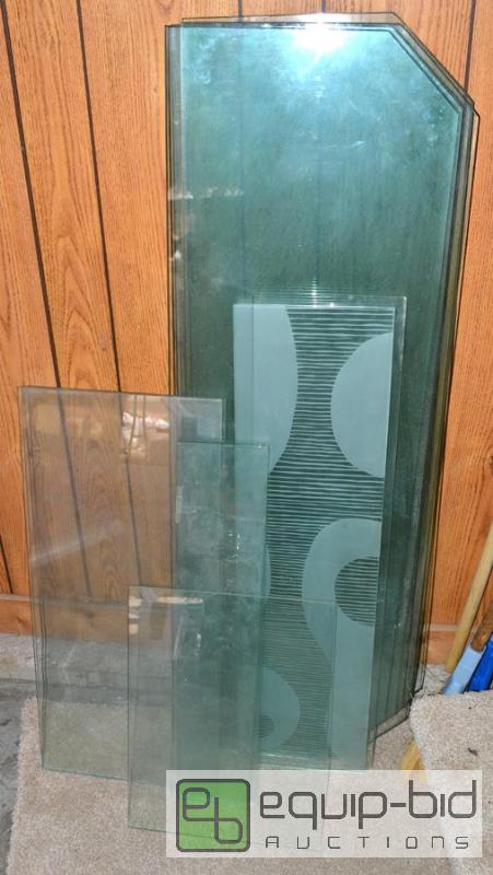 lot 5089 image: 14 Glass Shelves  6 shelves 44.25&quot x 14...