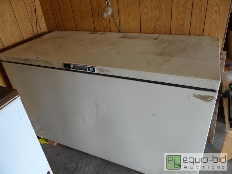 lot 2001 image: Kenmore Deep Freezer  120v  Contents Not Incl...