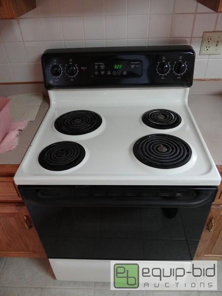lot 2016 image: GE 220v Electric Range With Oven Below...