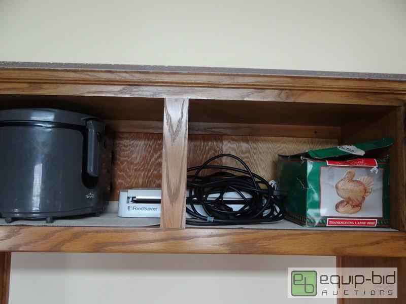 lot 2021 image: Rival Deep Fryer, Food Saver Bagger And Glass...