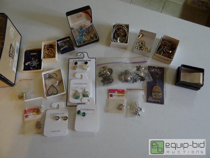 lot 2031 image: Group Of Costume Jewelry  Most Appears To Be ...