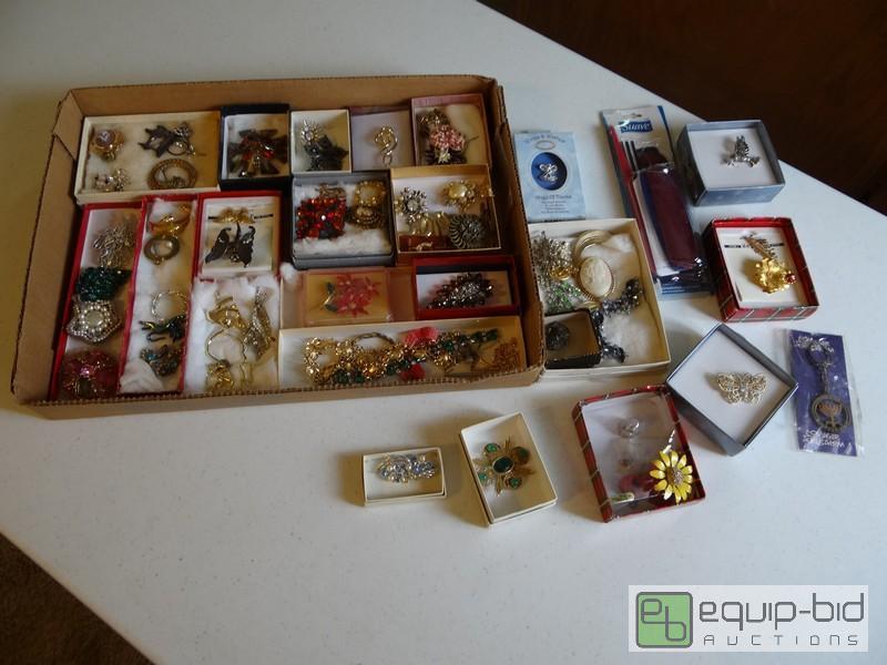 lot 2032 image: Large Lot Of Broaches And Jewelry  Most Appea...