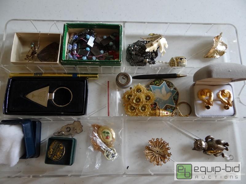 lot 2035 image: Plastic Tray Of Jewelry  Most Appears To Be C...