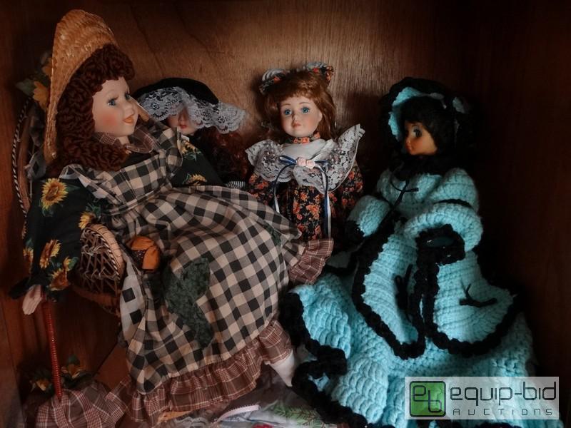 lot 2057 image: Lot Of (7) Porceline Dolls And Misc Decoratio...