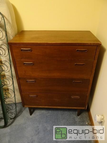 lot 2080 image: Matched Set Of Dresser With Mirror And Chest ...