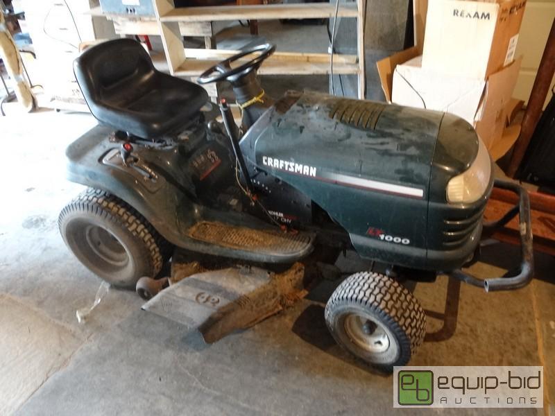 lot 2101 image: Craftman 42 Inch Lawn Tractor Hydrostatic Tra...