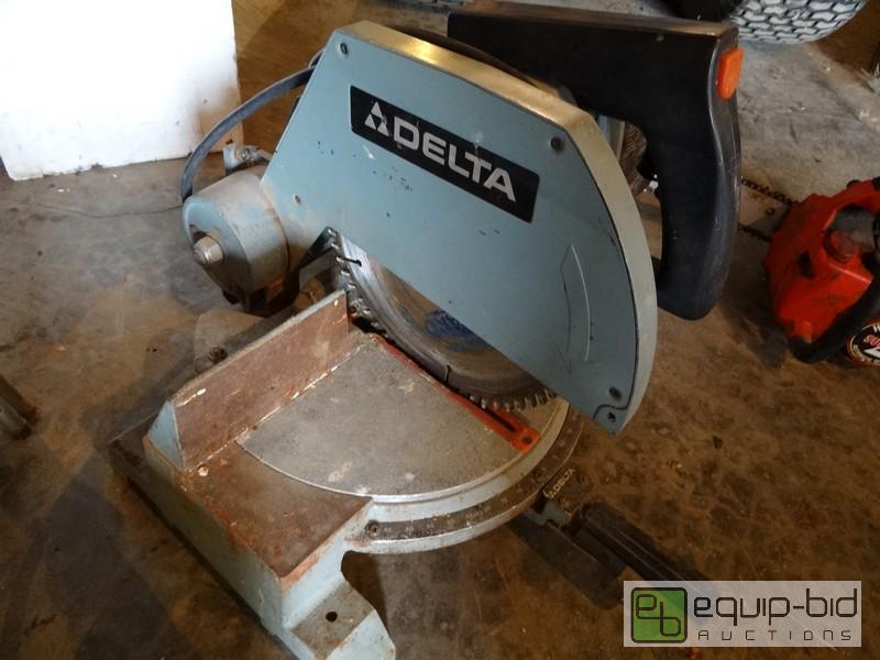 lot 2110 image: Delta 10Inch Miter Saw  120v...