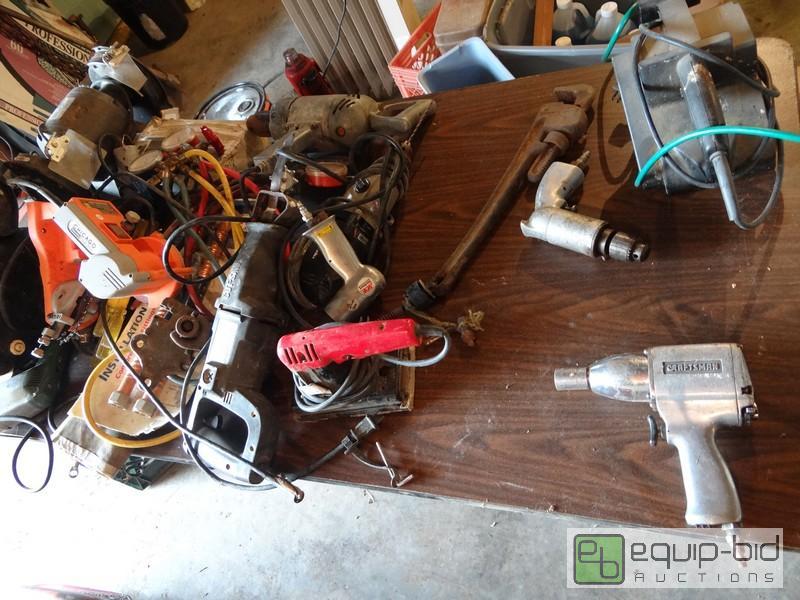 lot 2111 image: Large Lot Of Misc Power Tools  Including Sawz...