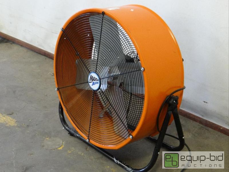 lot 2075 image: Maxx Air 24in Floor fan...