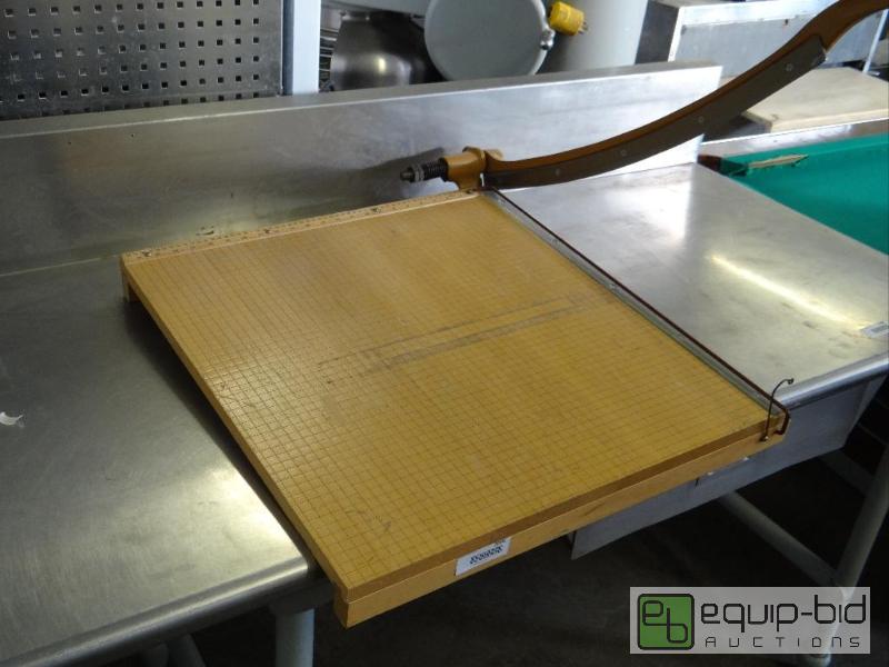 lot 2091 image: 24 Inch&nbspPaper Cutter...