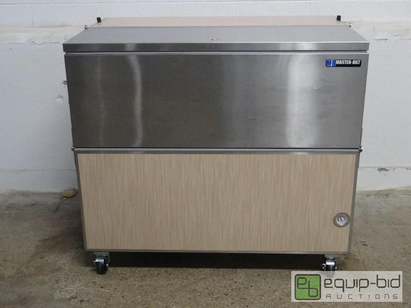 lot 2115 image: Master-Bilt&nbspMilk Crate Cooler  Model OMC...
