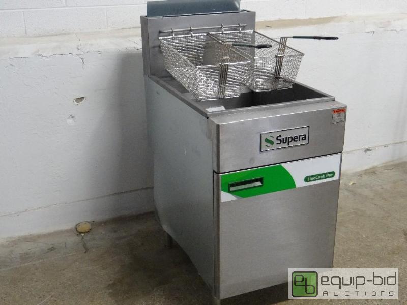 lot 2116 image: Supera Natural Gas Fryer  Model LCF5T-NG-1...