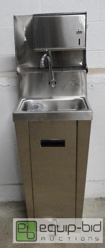 lot 2119 image: Advance Tabco&nbspPedastal&nbspHand Sink Wi...