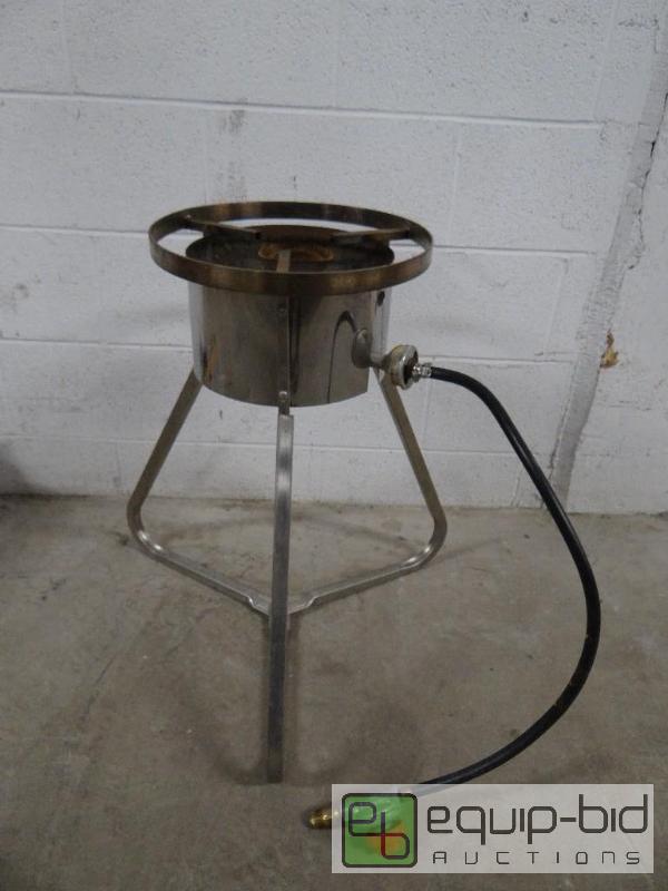 lot 2139 image: Gas Burner on Stand  Not sure if natural or p...