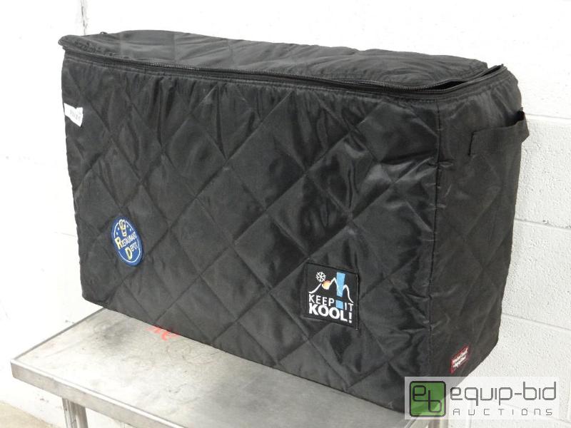 lot 2142 image: Insulated Food Carry Bag...