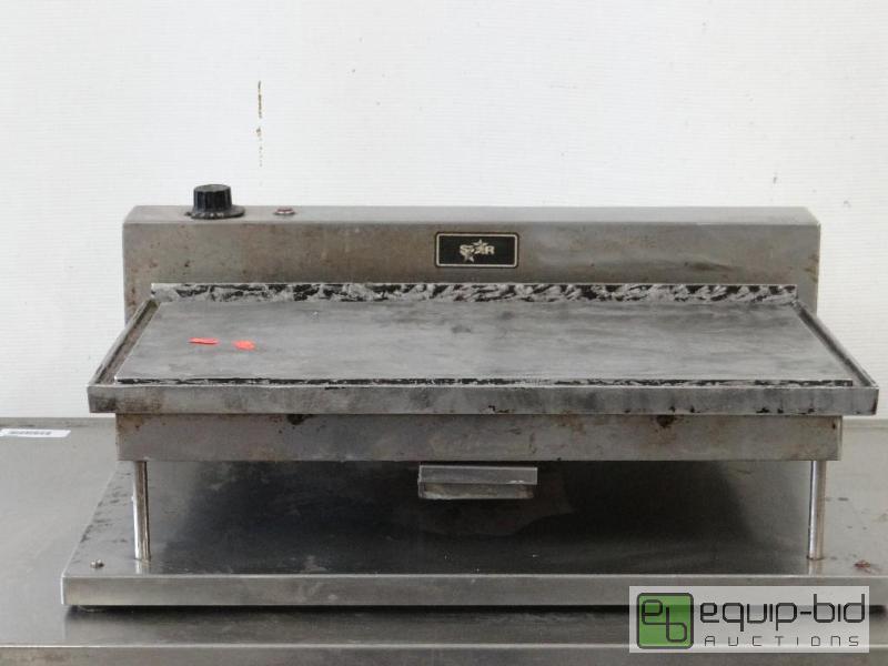 lot 2160 image: Star Electric &nbspCountertop Flat Top Grill...