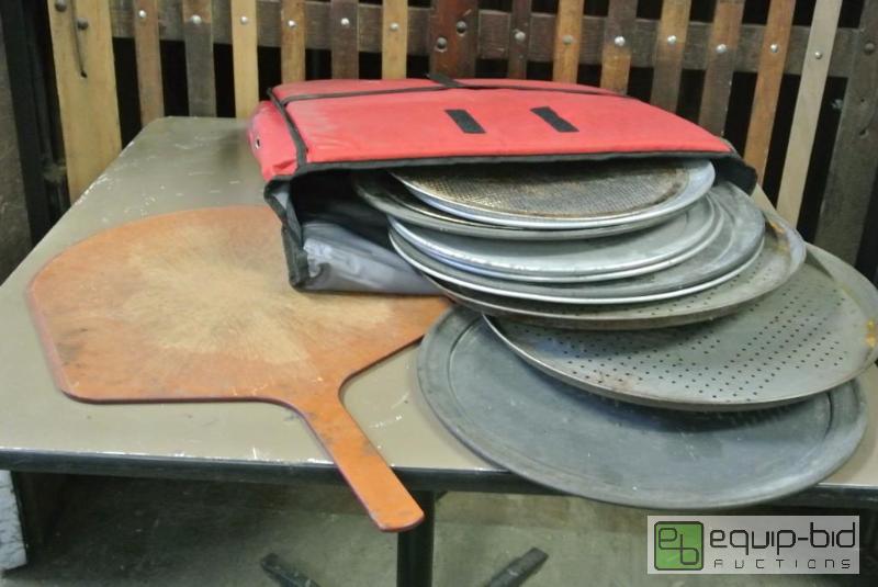 lot 2513 image: Lot of Pizza Pans, Pizza Peel, and Hot Bag...
