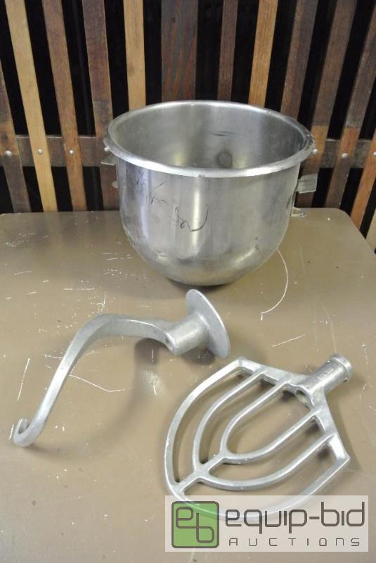 lot 2516 image: Stainless 20qt Bowl with Dough Hook and Paddl...