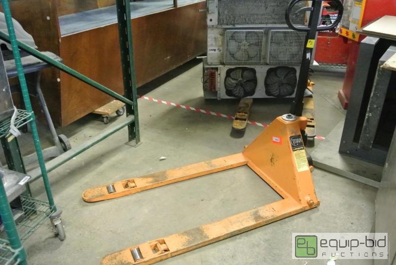 lot 2523 image: Titan Pallet Jack...