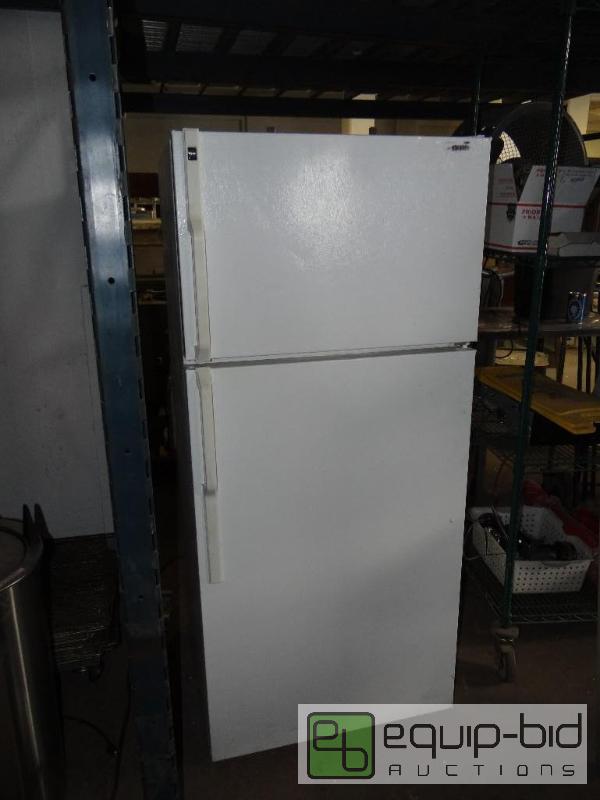 lot 2529 image: Hot Point FridgeFreezer  &nbsp...