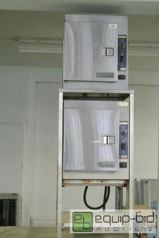 lot 2552 image: Cleveland Steamer Double Stack Pressure Steam...