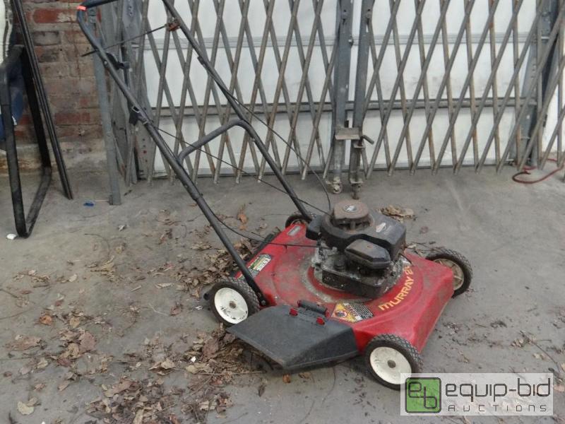 lot 2628 image: Murray 20in PUsh Mower...