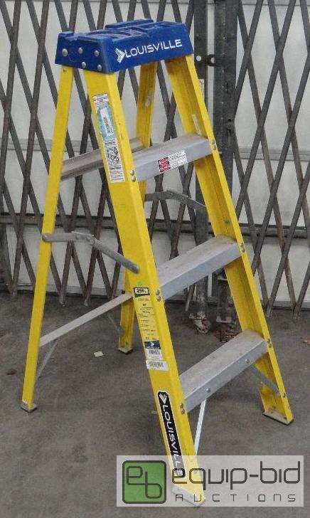 lot 2639 image: Louisville 4 Foot Ladder  250 lbs  1ft 11in S...