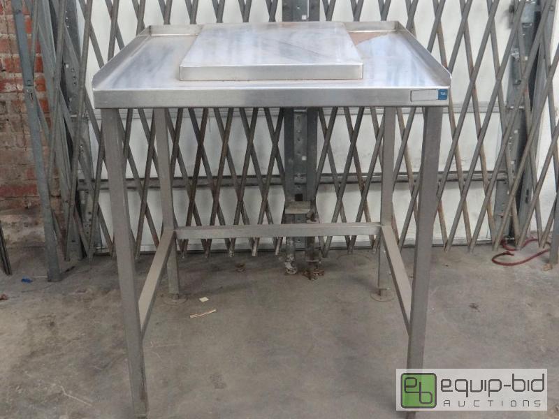 lot 2643 image: Stainless Steel Equipment Stand  33x33x40...