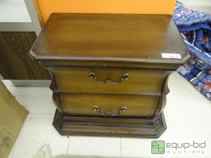 lot 102 image: 2 drawer night stand...