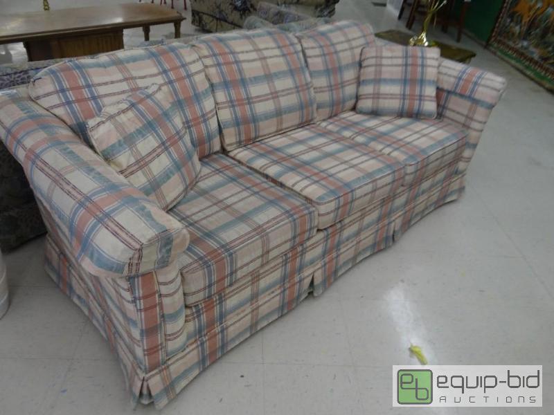 lot 119 image: VINTAGE SOFA GREAT CONDITION, JC PENNY BRAND,...