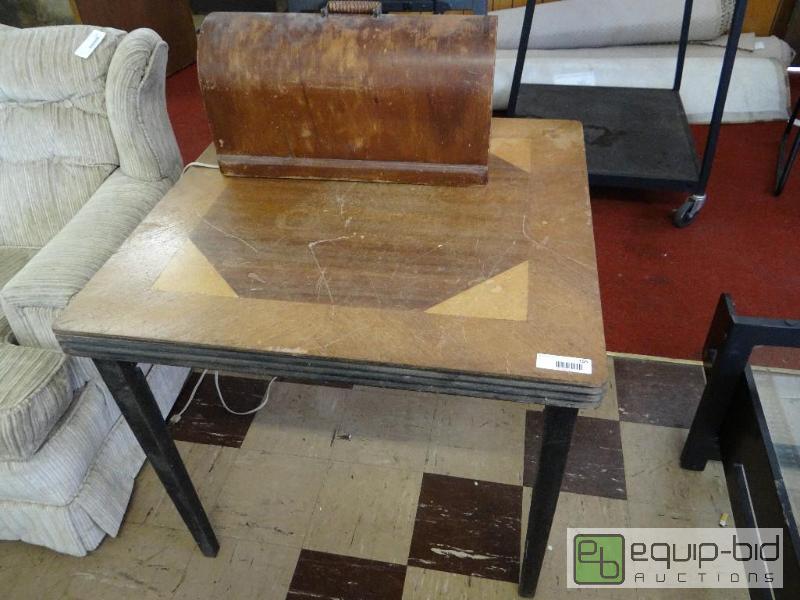 lot 155 image: SINGER SEWING MACHINE WITH TABLE &amp WOOD C...