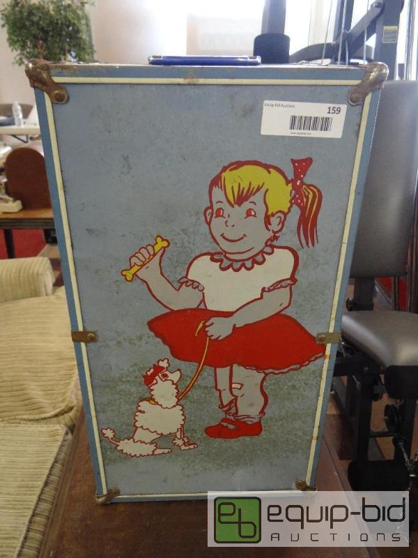 lot 159 image: VINTAGE DOLL TRUNK....