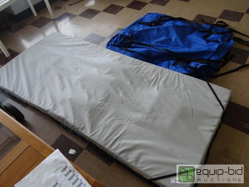 lot 170 image: TWIN SIZE MATTRESS FOR CAMPING, WITH CARRY BA...