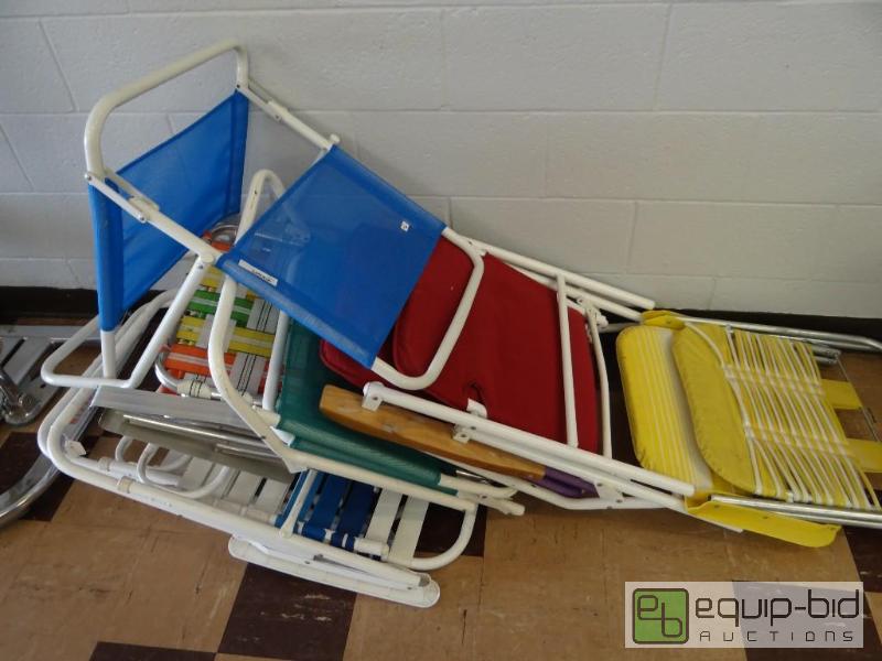 lot 171 image: LARGE LOT OF LAWN CHAIRS, LOOKS TO BE 6 OR 7....