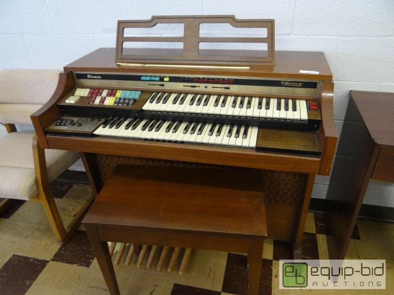 lot 172 image: THOMAS CALIFORNIAN&nbsp261 ORGAN WITH BENCH,...