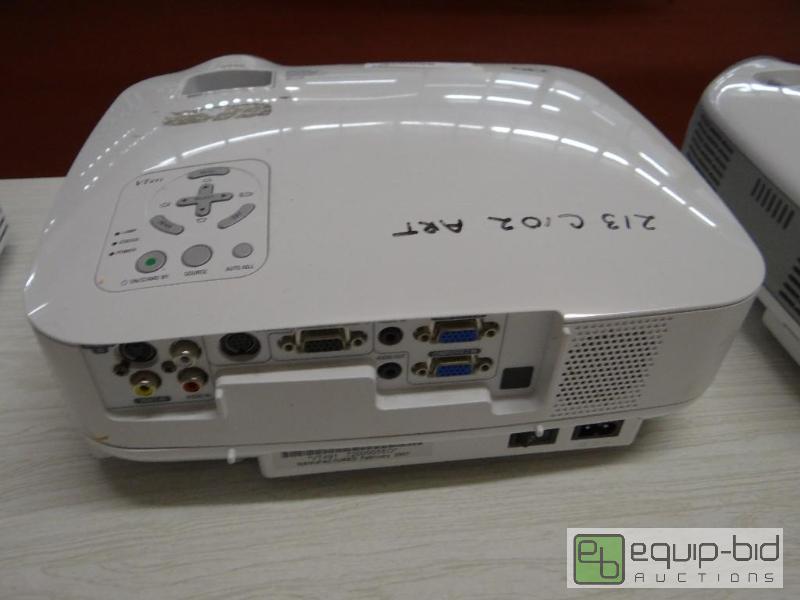 lot 194 image: LCD PROJECTOR NO CORD, HAVE TESTED WITH ONE P...