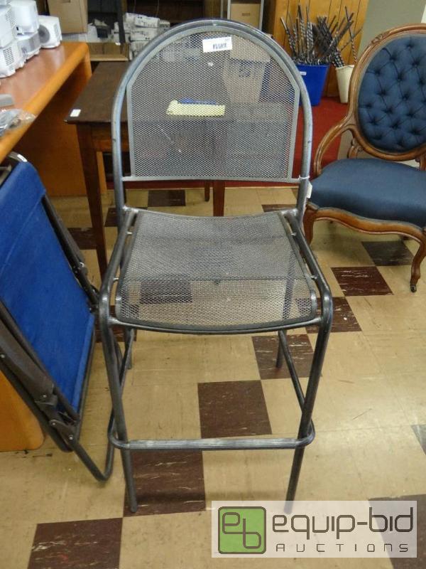 lot 207 image: METAL BAR STOOL....
